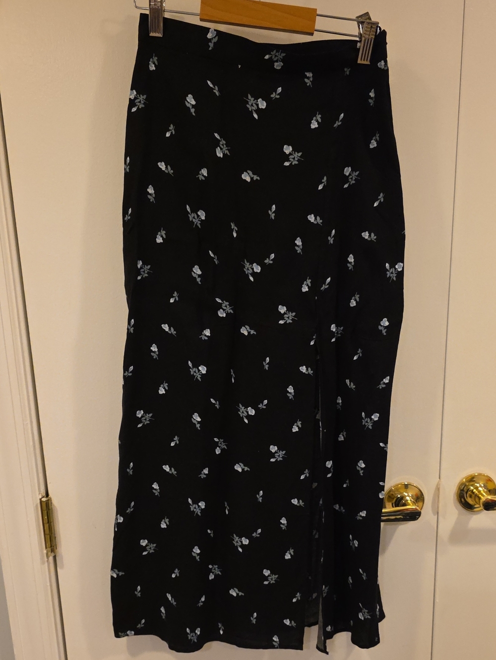 ASOSBlack Floral Maxi Skirt with Side Slit - Women's SIZE 4